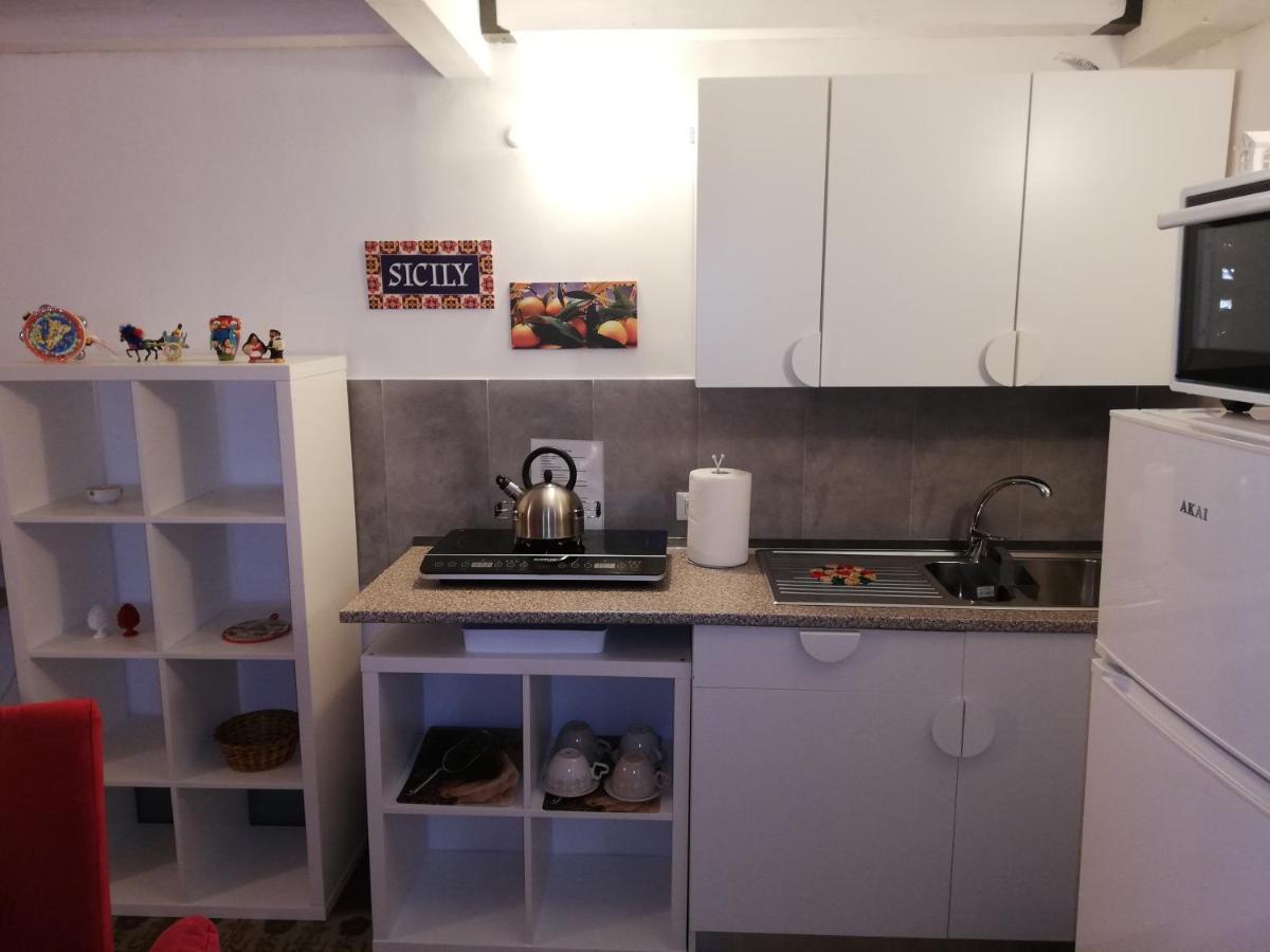 Il Posto Giusto Station Rooms Палермо Екстериор снимка