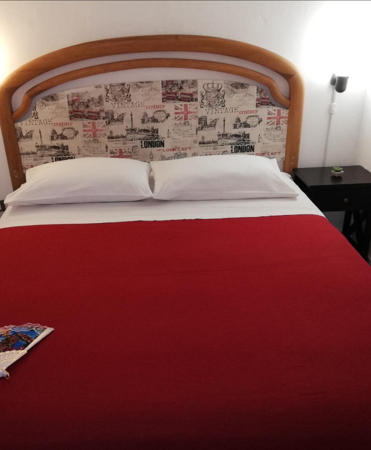 Il Posto Giusto Station Rooms Палермо Екстериор снимка